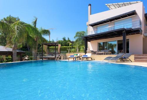 Kalythies Villa Sleeps 8 With Pool And Air Con