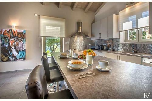 Limni Keriou Villa Sleeps 8 Wifi