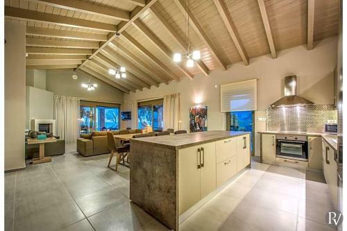 Limni Keriou Villa Sleeps 8 Wifi