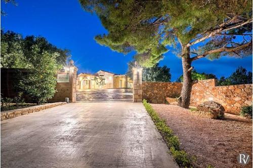 Limni Keriou Villa Sleeps 8 Wifi