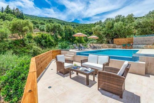 Marathias Villa Sleeps 4 Pool Air Con Wifi