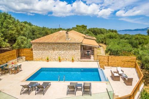 Marathias Villa Sleeps 4 Pool Air Con Wifi