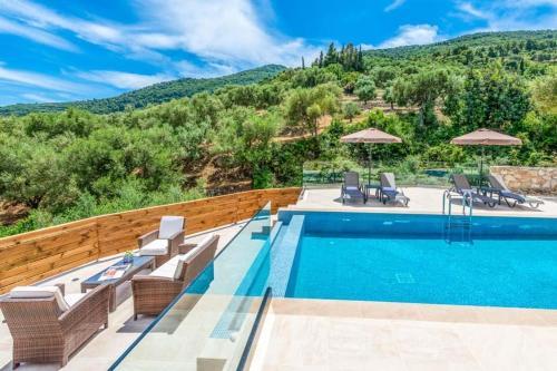 Marathias Villa Sleeps 4 Pool Air Con Wifi