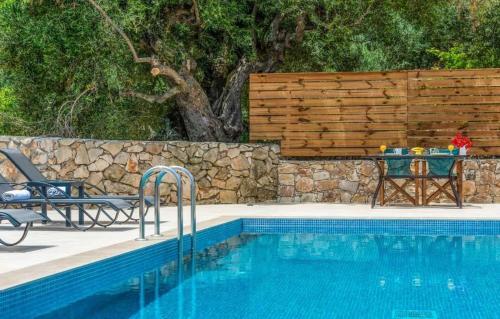 Marathias Villa Sleeps 4 Pool Air Con Wifi