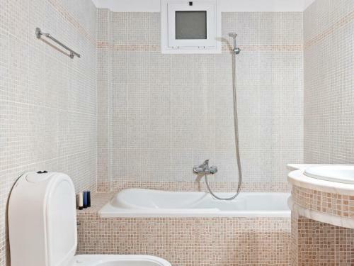 Pleasant Holiday Home In Chalcis With Garden