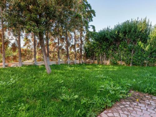 Decent Holiday Home In Chalcis With Garden