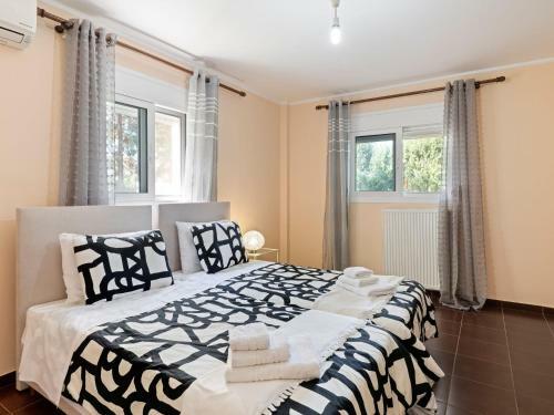 Decent Holiday Home In Chalcis With Garden