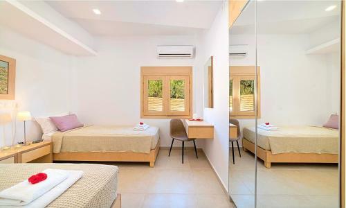 Villa Canes Heated Pool