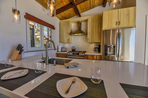 Villa Topaz Above West Bay With 180 Degree Views!
