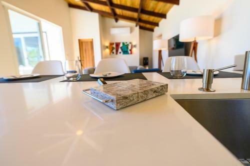 Villa Topaz Above West Bay With 180 Degree Views!