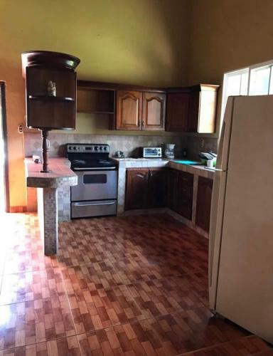 Gorgeous 6 Br House Bbq Pool And Relax- Walk 2 Beach