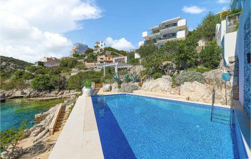 Six-bedroom Holiday Home In Vinisce