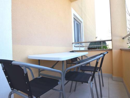 Spacious Apartment In Pula With Swimming Pool