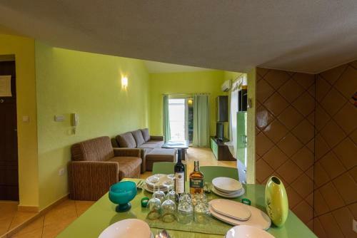 Hostal Apartments Karen