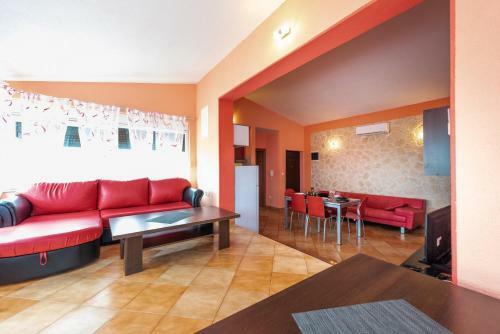 Hostal Apartments Karen