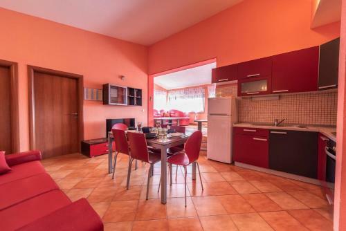 Hostal Apartments Karen