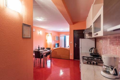 Hostal Apartments Karen