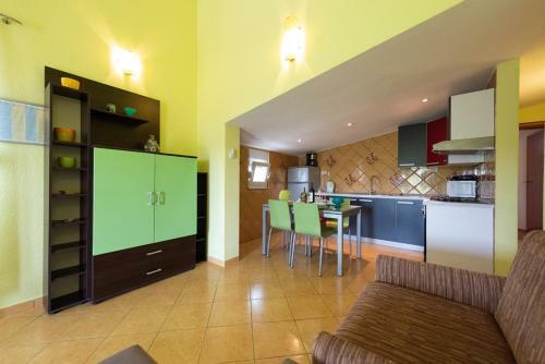 Hostal Apartments Karen
