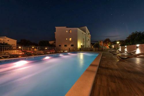 Hostal Apartments Karen