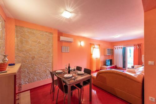 Hostal Apartments Karen