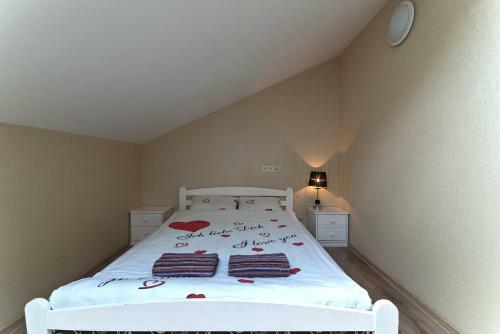 Happy Hotel