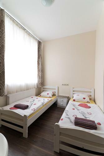 Happy Hotel