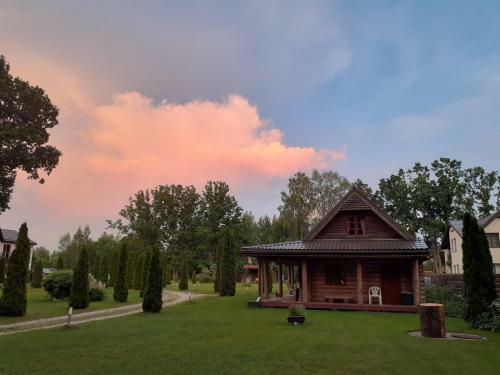 Forest Edge Lodge And House
