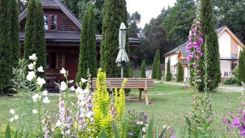 Forest Edge Lodge And House