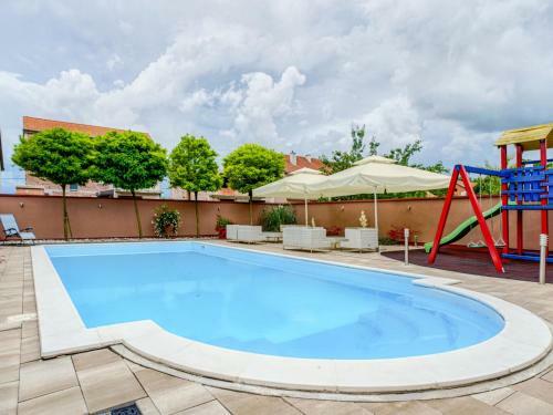 Spacious Holiday Home In Vukovar With Swimming Pool