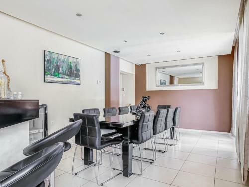 Spacious Holiday Home In Vukovar With Swimming Pool