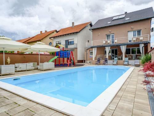 Spacious Holiday Home In Vukovar With Swimming Pool