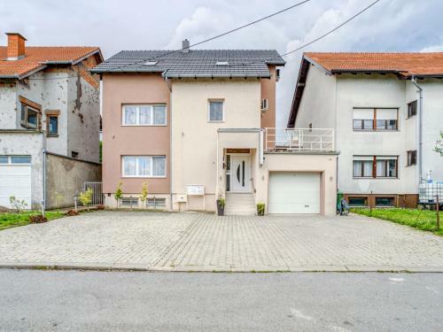 Spacious Holiday Home In Vukovar With Swimming Pool