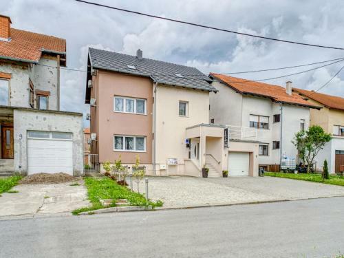 Spacious Holiday Home In Vukovar With Swimming Pool