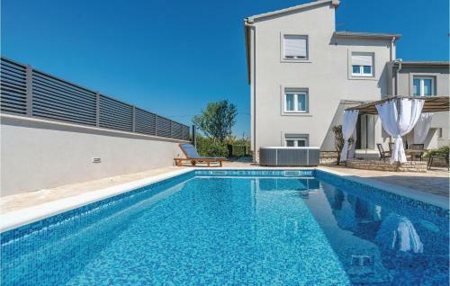 Two-bedroom Holiday Home In Zadar