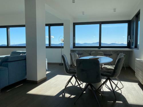 Apartamentos The View Luxury Residence With Pool