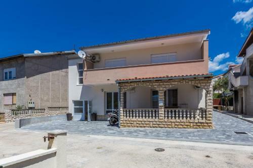 2sis Apartments