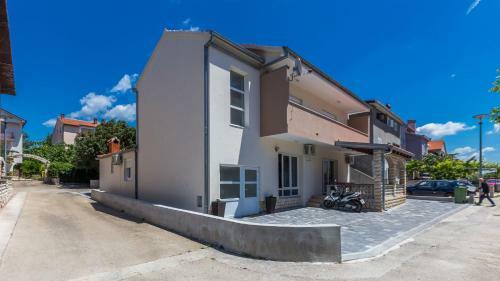 2sis Apartments