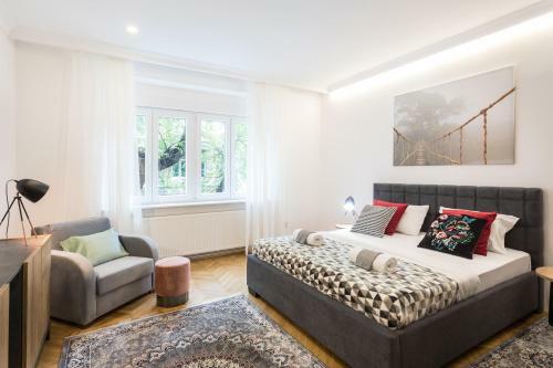 Spacious 2bdr Apartment Few Steps From City Center