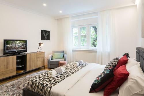Spacious 2bdr Apartment Few Steps From City Center