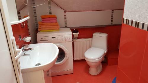 Hostal Naiza Guesthouse And Apartments