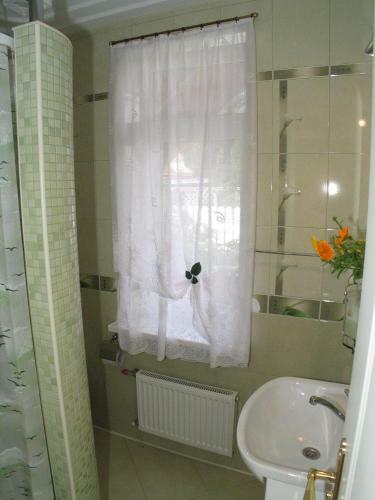 Hostal Naiza Guesthouse And Apartments