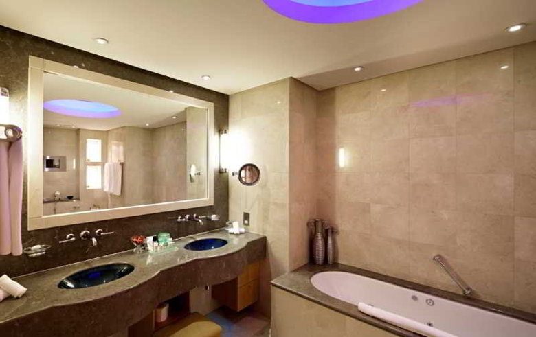Marina Hotel
