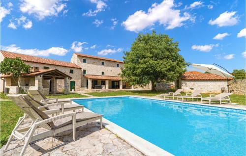 Four-bedroom Holiday Home In Bicici