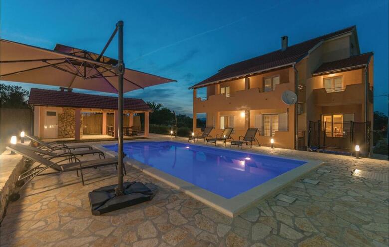 Five-bedroom Holiday Home In Biograd Na Moru