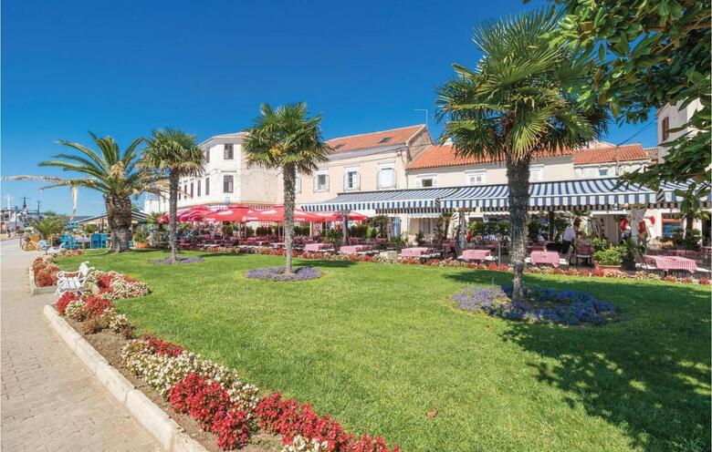 Five-bedroom Holiday Home In Biograd Na Moru