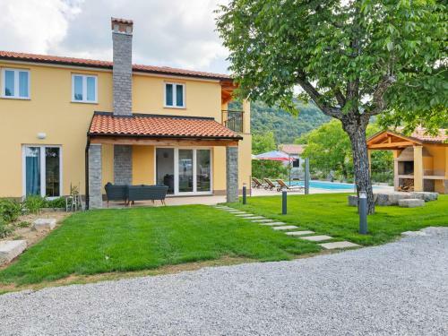 Quaint Holiday Home In Lovinac With Terrace