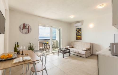 Beautiful Apartment In Brela W/ 1 Bedrooms