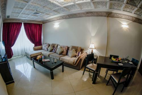 Apartamentos Sara Plaza
