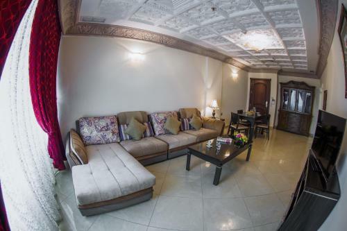 Apartamentos Sara Plaza