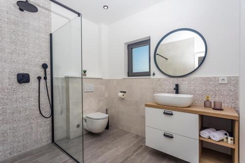 Duce Villa Sleeps 8 With Pool